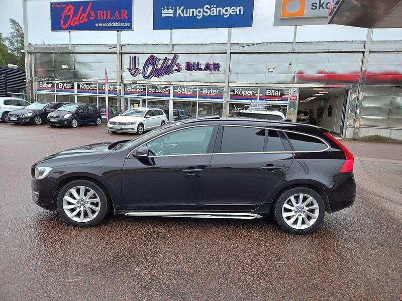 Svart Begagnad 2014 Volvo V60 Momentum Kombi | 144 500 kr (Lite dyr) - Bild 1/4
