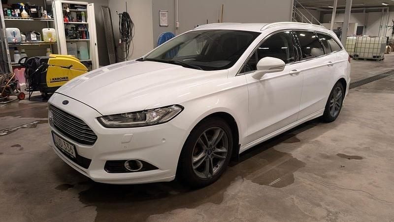 Begagnad Ford Mondeo Titanium 180 HK (132 kW) 2015 Kombi