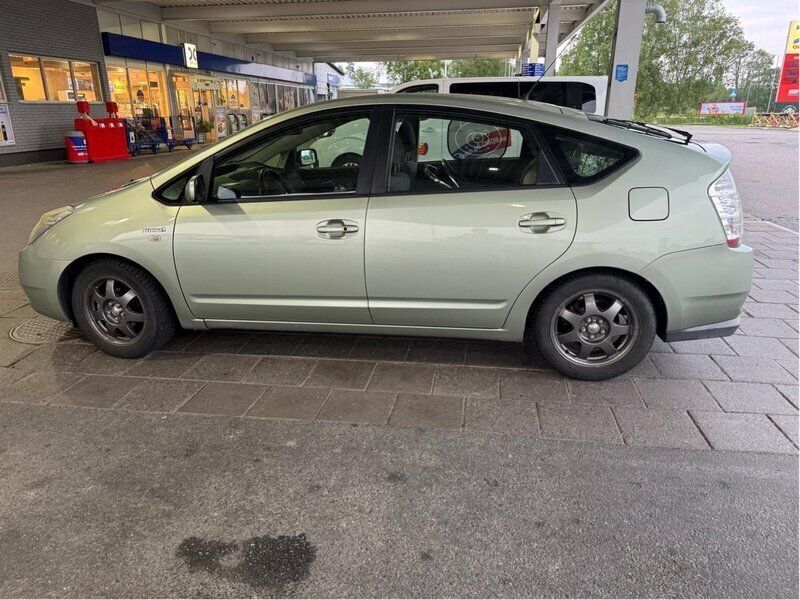 Grön Begagnad 2008 Toyota Prius Halvkombi | 75 000 kr (Marknadspris) - Bild 1/4