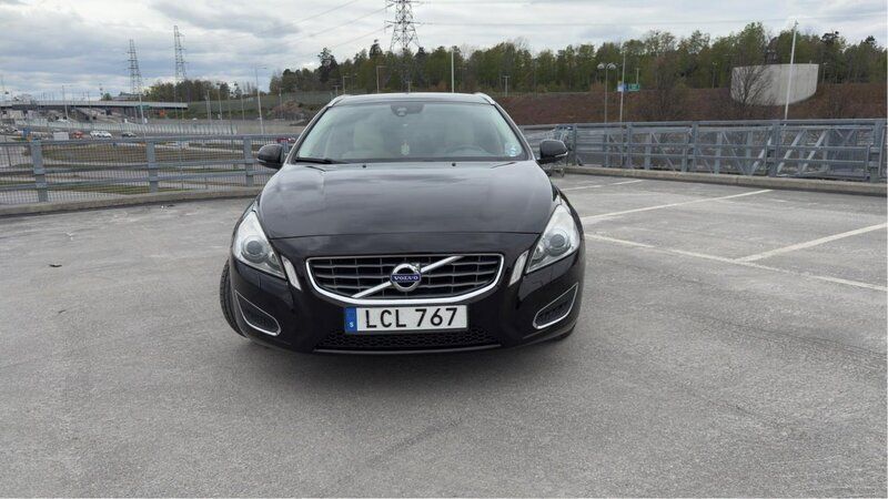 Svart Begagnad 2011 Volvo V60 Summum Kombi | 95 000 kr (Bra pris) - Bild 1/4
