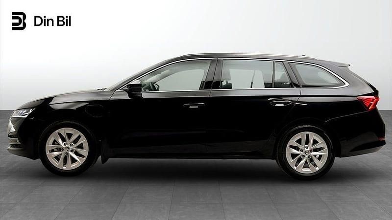Begagnad Skoda Octavia Style 150 HK (110 kW) 2024 Black magic pärleffekt me Kombi