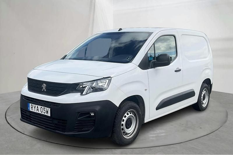 Vit Begagnad 2020 Peugeot Partner Minibuss | 125 000 kr (Superpris) - Bild 1/4