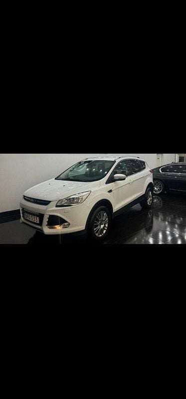 Vit Begagnad 2015 Ford Kuga Titanium SUV | 109 900 kr (Marknadspris) - Bild 1/4
