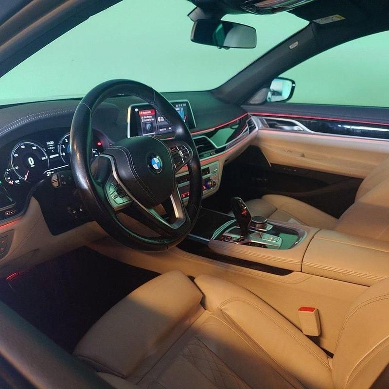 Begagnad BMW 740L M Sport 326 HK (239 kW) 2019 Svart metallic Sedan