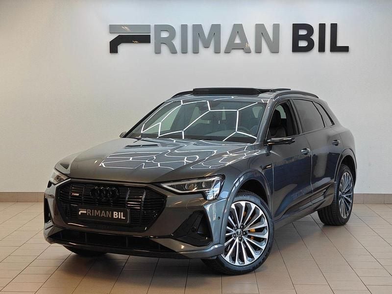 Grå Begagnad 2020 Audi e-tron S-Line SUV | 359 900 kr (Bra pris) - Bild 1/4
