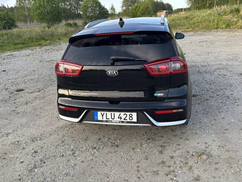 Svart Begagnad 2017 Kia Niro Advance SUV | 204 000 kr - Bild 1/4