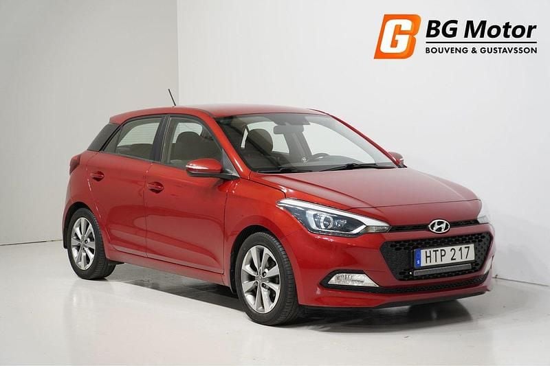 Röd Begagnad 2015 Hyundai i20 Halvkombi | 94 600 kr (Lite dyr) - Bild 1/4
