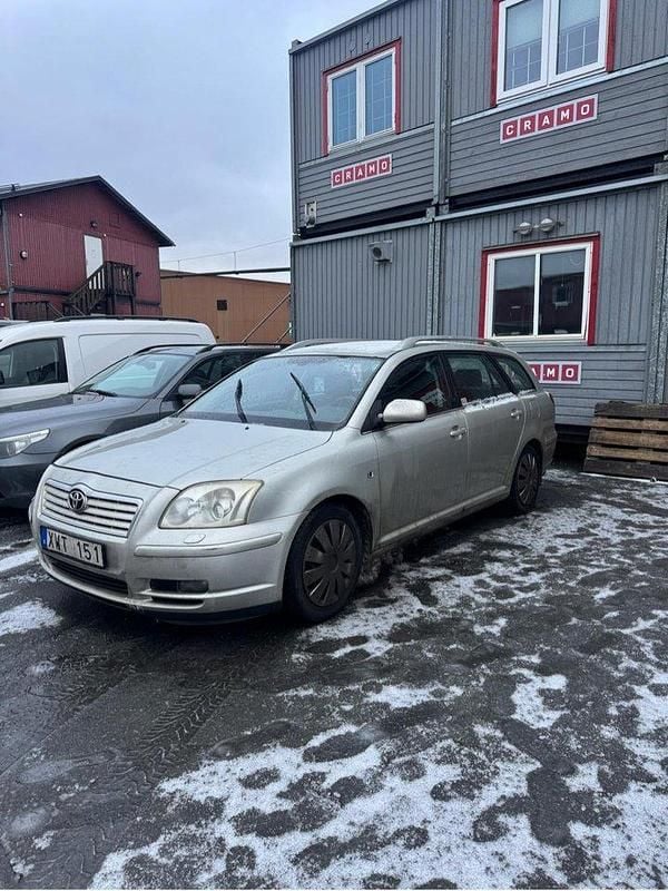 Silver Begagnad 2006 Toyota Avensis Kombi | 7 000 kr (Bra pris) - Bild 1/2