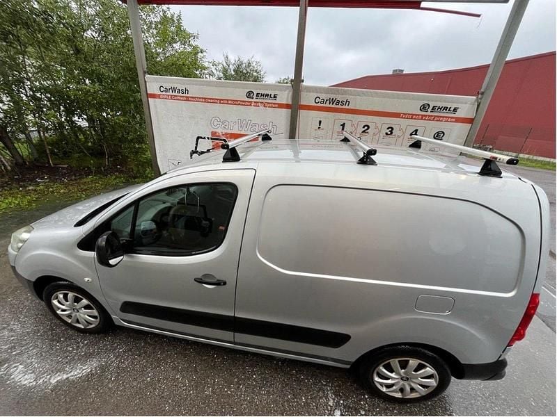 Grå Begagnad 2010 Peugeot Partner Minibuss | 34 200 kr (Bra pris) - Bild 1/4