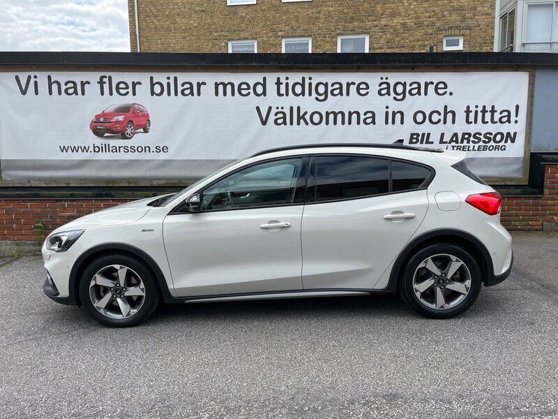 Vit Begagnad 2019 Ford Focus Active Halvkombi | 162 000 kr (Bra pris) - Bild 1/4