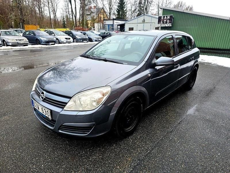 Grå Begagnad 2004 Opel Astra Halvkombi | 27 900 kr (Marknadspris) - Bild 1/4