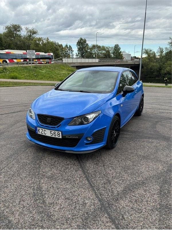 Blå Begagnad 2010 Cupra Ibiza Halvkombi | 89 000 kr - Bild 1/4