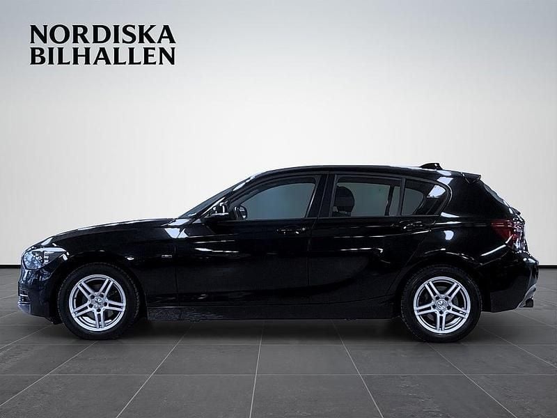Begagnad BMW 116 Sport Line 116 HK (85 kW) 2011 Svart Halvkombi