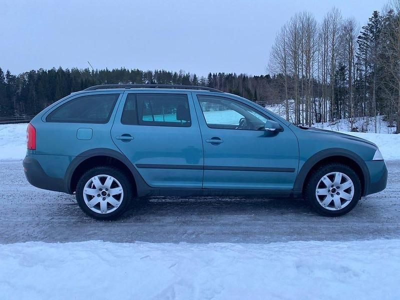 Begagnad Skoda Octavia Scout 140 HK (102 kW) 2007 Ljusgrön Kombi