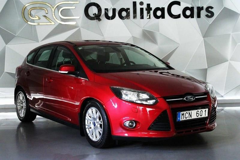 Begagnad Ford Focus Titanium 116 HK (85 kW) 2012 Röd Halvkombi