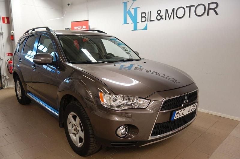 Brun (brunmetallic) Begagnad 2012 Mitsubishi Outlander SUV | 89 900 kr (Marknadspris) - Bild 1/4