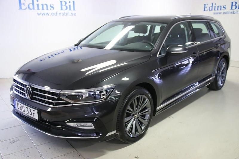 Mörkgrå (grå) Begagnad 2021 VW Passat GT Kombi | 279 000 kr (Marknadspris) - Bild 1/4