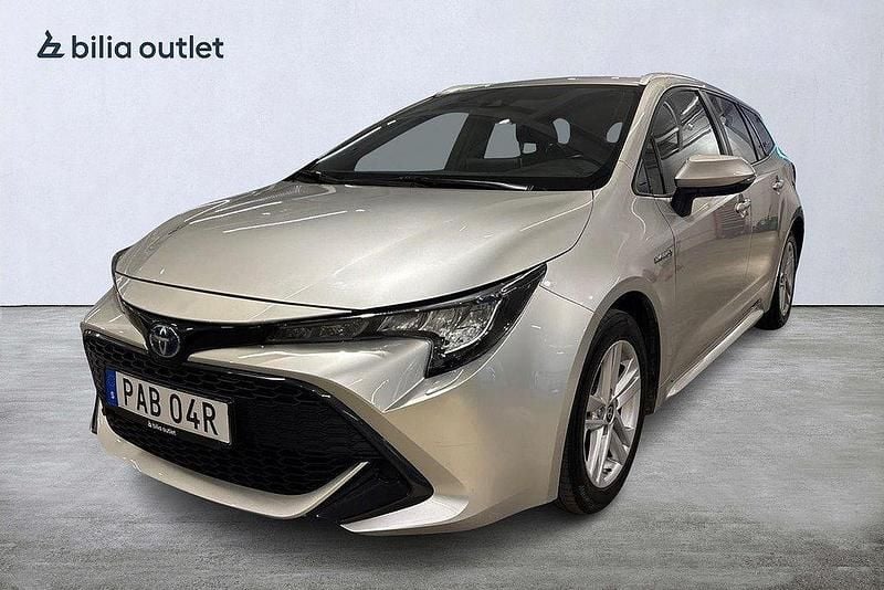 Silver Begagnad 2021 Toyota Corolla Active Kombi | 229 900 kr (Marknadspris) - Bild 1/4
