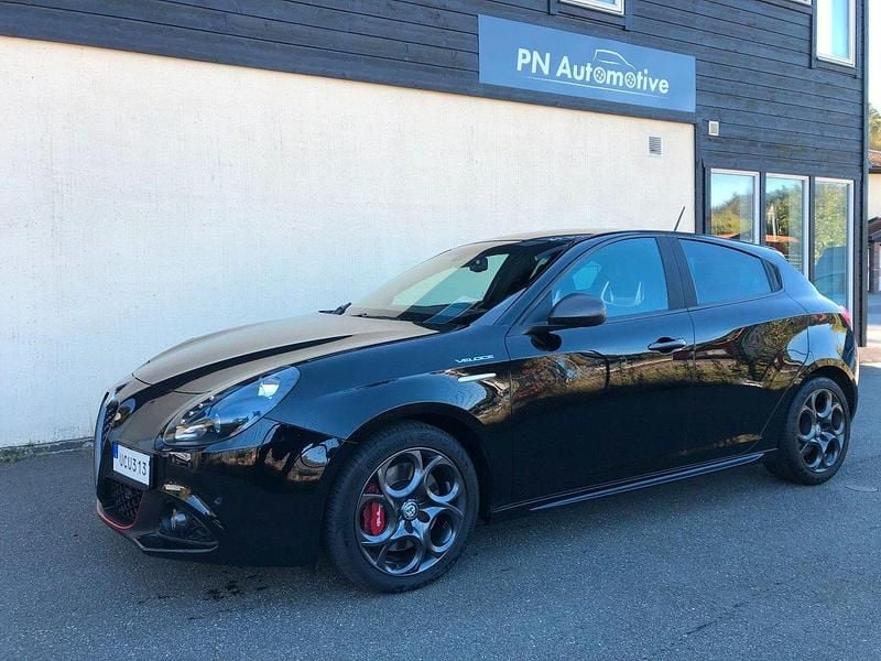 Svart Begagnad 2016 Alfa Romeo Giulietta Veloce Halvkombi | 164 900 kr - Bild 1/4