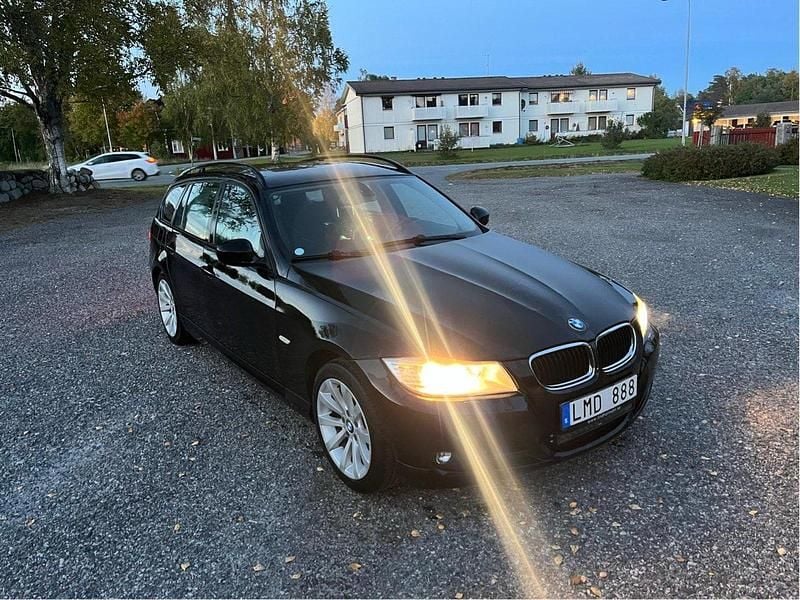 Begagnad 2009 BMW 320 Kombi | 55 000 kr (Marknadspris) - Bild 1/4