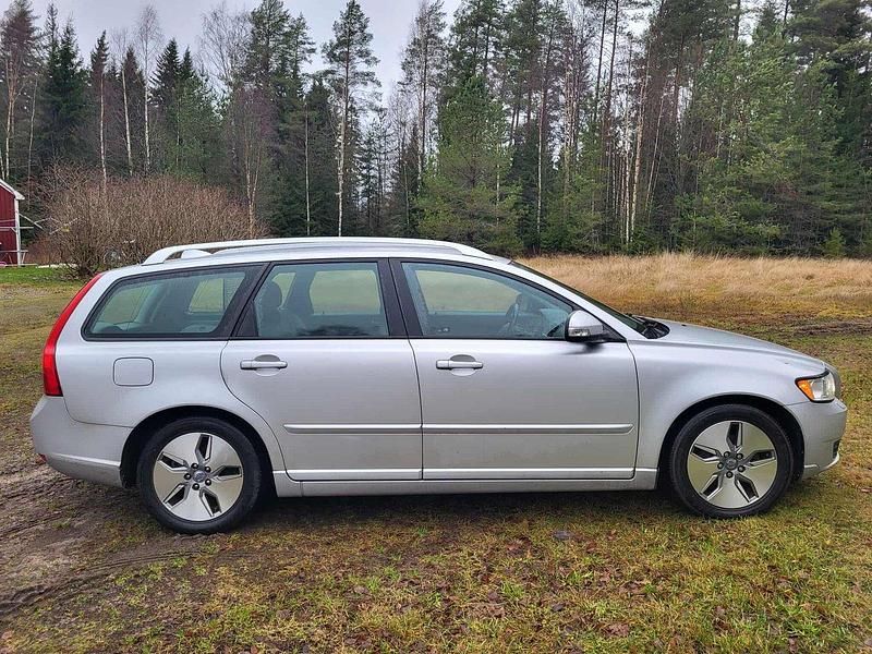 Begagnad 2011 Volvo V50 Summum Kombi | 54 000 kr - Bild 1/4