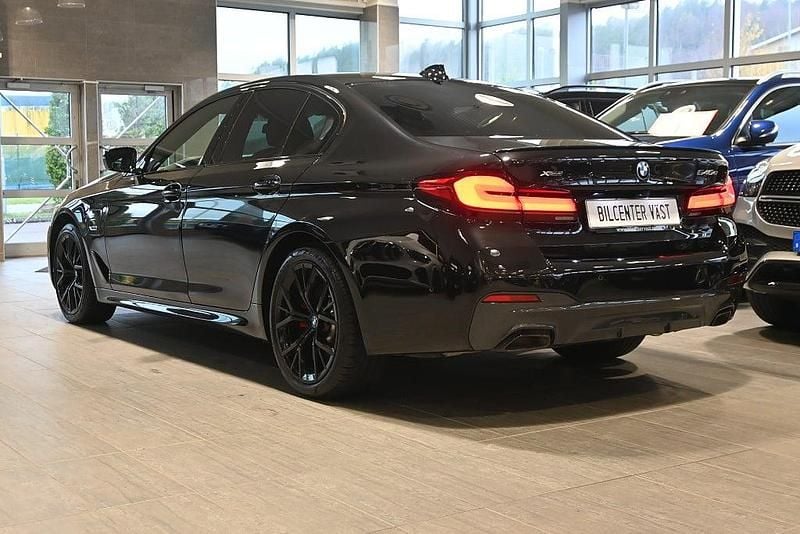 Begagnad BMW 545e M Sport 395 HK (290 kW) 2023 Svart Sedan