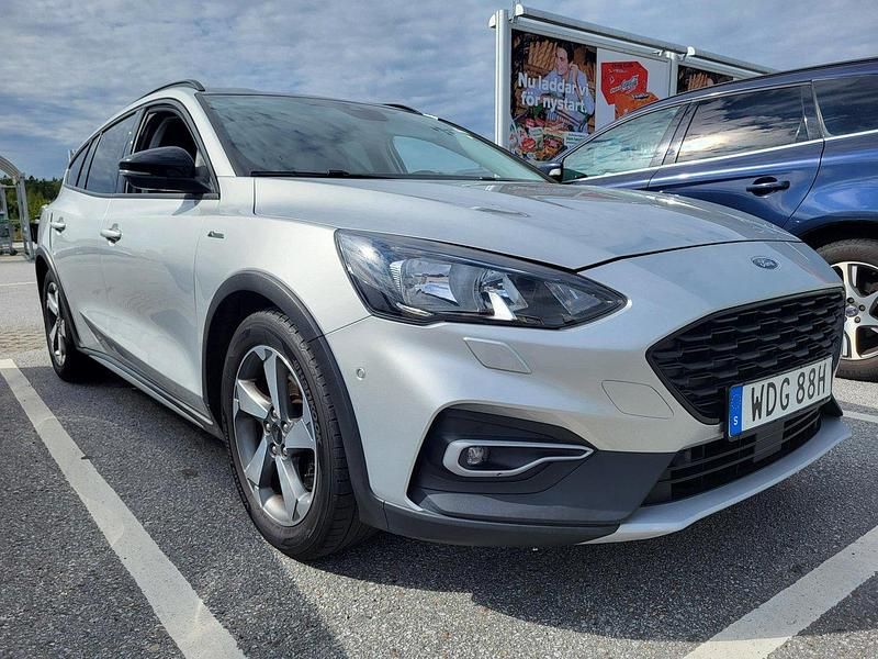Grå Begagnad 2019 Ford Focus Active Kombi | 169 900 kr (Marknadspris) - Bild 1/4