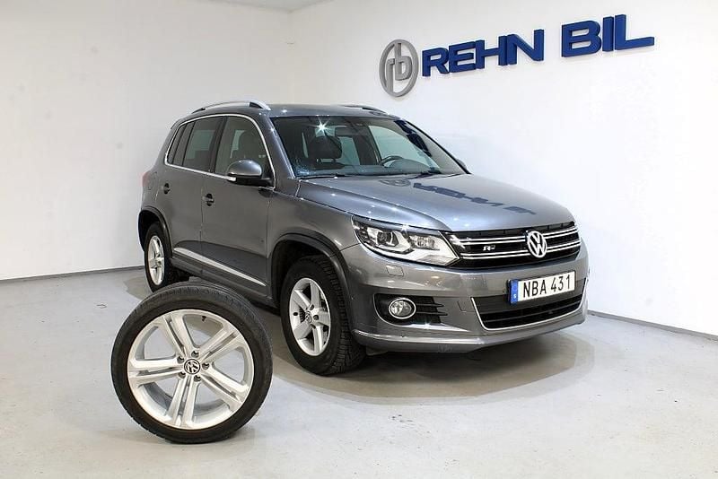 Mörkgrå Begagnad 2015 VW Tiguan R-line SUV | 219 000 kr (Dyr) - Bild 1/4