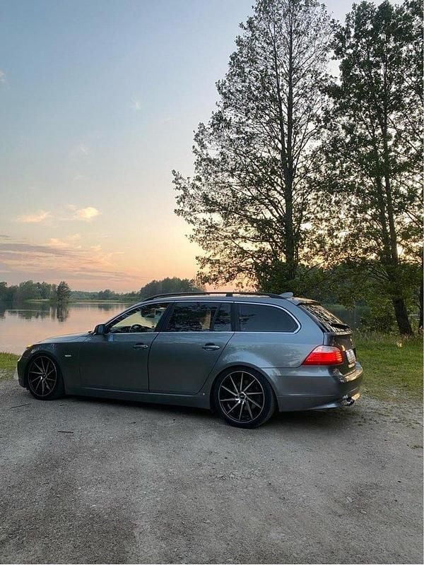 Grå Begagnad 2008 BMW 525 Kombi | 45 000 kr (Bra pris) - Bild 1/4
