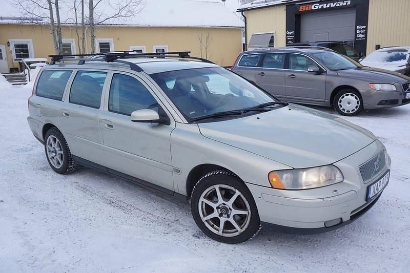 Ljusbrun Begagnad 2005 Volvo V70 Kombi | 39 900 kr (Marknadspris) - Bild 1/4