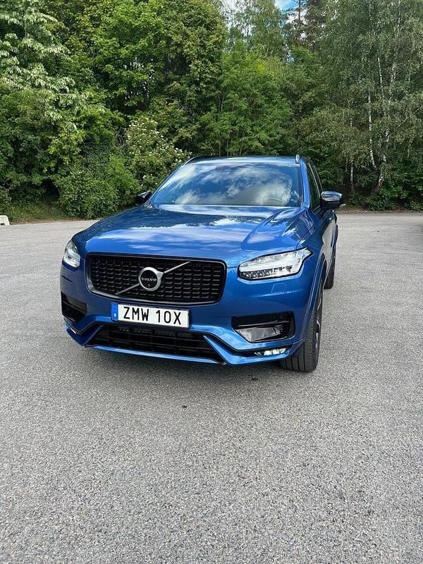 Blå Begagnad 2020 Volvo XC90 R-Design SUV | 475 000 kr (Marknadspris) - Bild 1/4
