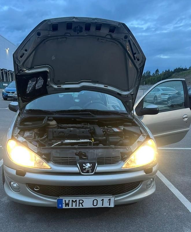 Begagnad Peugeot 206 109 HK (80 kW) 2005 Halvkombi