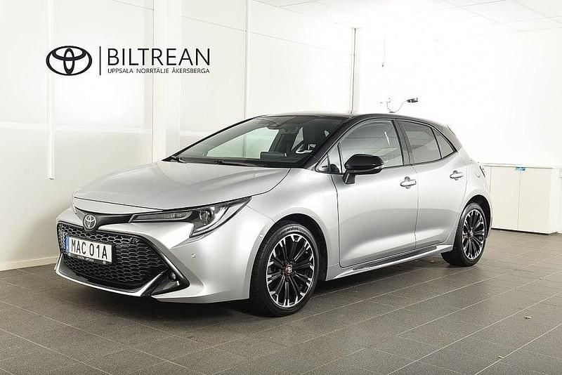 Silver Begagnad 2022 Toyota Corolla Sport Halvkombi | 269 900 kr (Marknadspris) - Bild 1/4