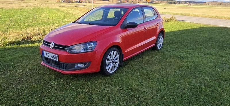 Röd Begagnad 2011 VW Polo Halvkombi | 39 000 kr (Bra pris) - Bild 1/4