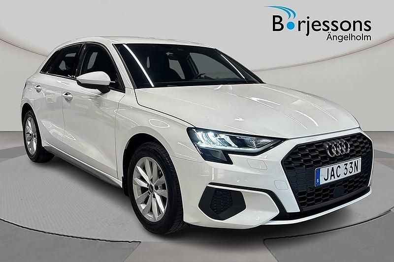 Vit Begagnad 2022 Audi A3 Sportback Proline Halvkombi | 239 000 kr (Marknadspris) - Bild 1/4
