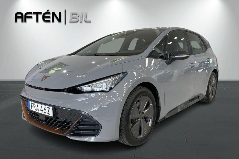Ljusgrå Begagnad 2024 Cupra Born Halvkombi | 299 900 kr (Marknadspris) - Bild 1/3
