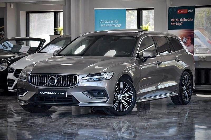 Grå Begagnad 2019 Volvo V60 Inscription Kombi | 309 900 kr (Marknadspris) - Bild 1/4