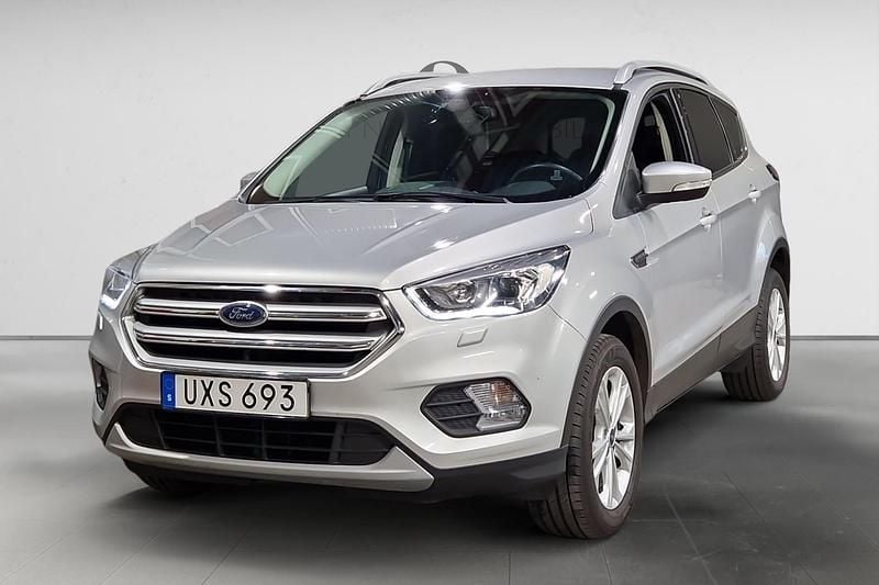 Grå Begagnad 2018 Ford Kuga Titanium SUV | 139 800 kr (Bra pris) - Bild 1/3