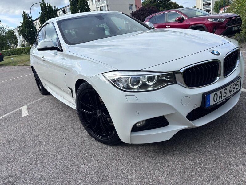 Vit Begagnad 2014 BMW 320 Gran Turismo M Sport Halvkombi | 142 000 kr (Marknadspris) - Bild 1/4