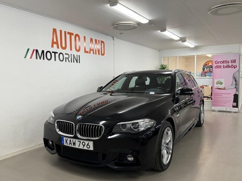 Svart Begagnad 2017 BMW 520 M Sport Kombi | 224 900 kr (Bra pris) - Bild 1/4