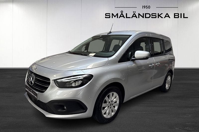 Silver Begagnad 2023 Mercedes T180 Style Minibuss | 298 999 kr - Bild 1/4