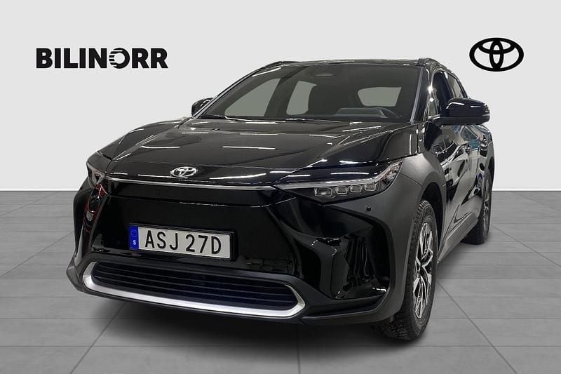 Svart Begagnad 2024 Toyota bZ4X Executive SUV | 469 000 kr (Marknadspris) - Bild 1/4