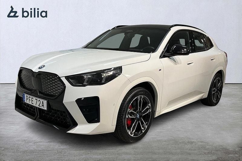 Vit Begagnad 2024 BMW iX2 M Sport SUV | 598 900 kr (Lite dyr) - Bild 1/4