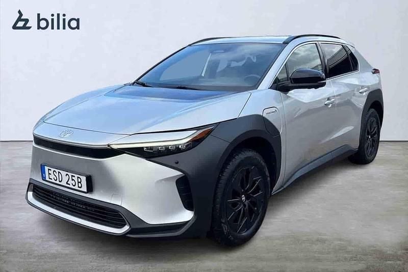 Silver Begagnad 2023 Toyota bZ4X SUV | 439 900 kr (Marknadspris) - Bild 1/1