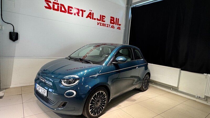 Grön Begagnad 2020 Fiat 500e La Prima Halvkombi | 229 900 kr - Bild 1/4