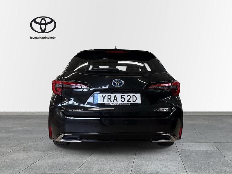 Begagnad Toyota Corolla 141 HK (103 kW) 2023 Svart Kombi