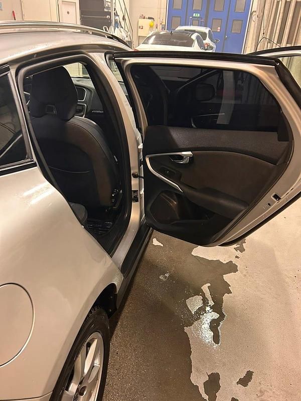 Begagnad 2015 Volvo V40 CC Kombi | 125 000 kr (Lite dyr) - Bild 1/4