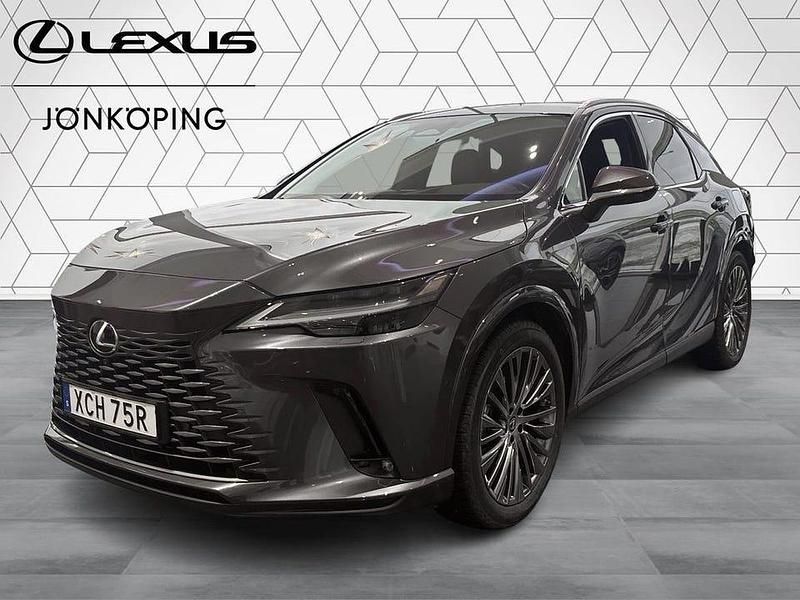 Grå Begagnad 2025 Lexus RX450h+ Luxury Line | 799 900 kr (Marknadspris) - Bild 1/4