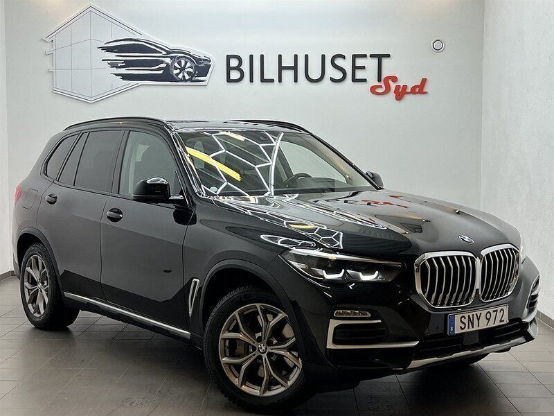 Svart (svart metallic) Begagnad 2020 BMW X5 iPerformance SUV | 448 500 kr (Superpris) - Bild 1/4