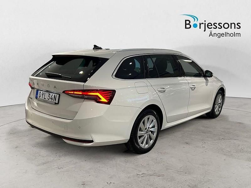 Ny Skoda Octavia Selection 116 HK (85 kW) 2025 Vit Kombi